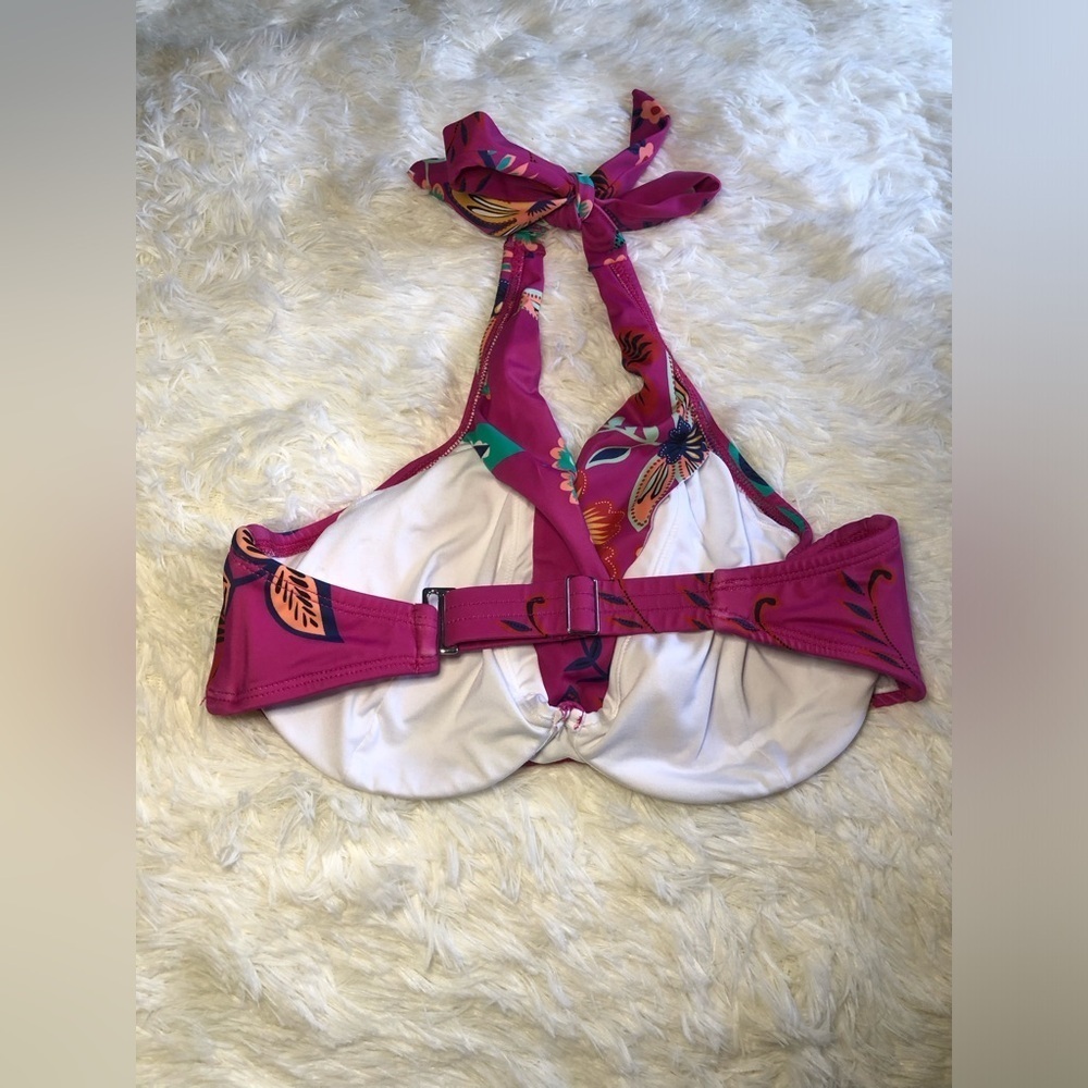 VENUS Magenta Floral Bikini Top NWOT Size DD - Picture 10 of 11